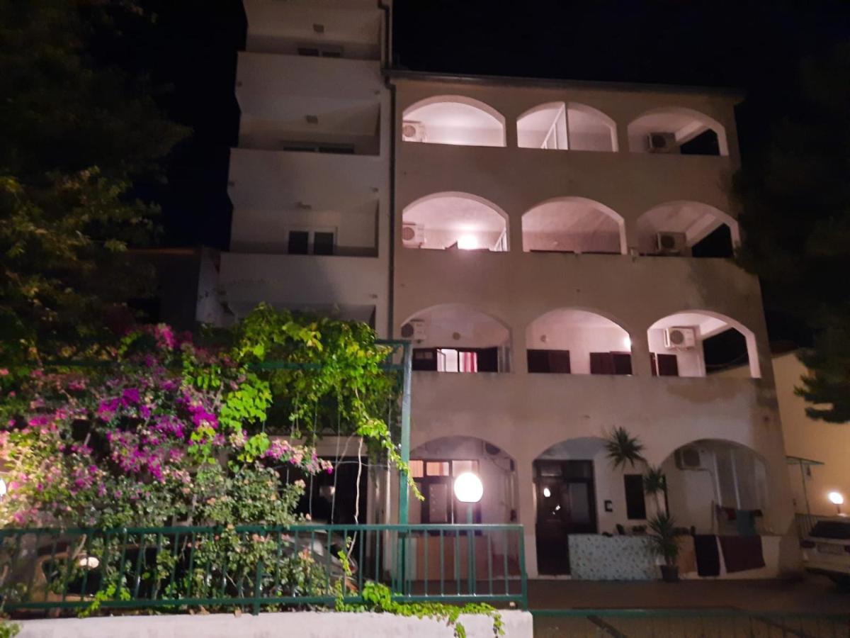Apartmani R&B Radalj มาคาร์สกา ภายนอก รูปภาพ