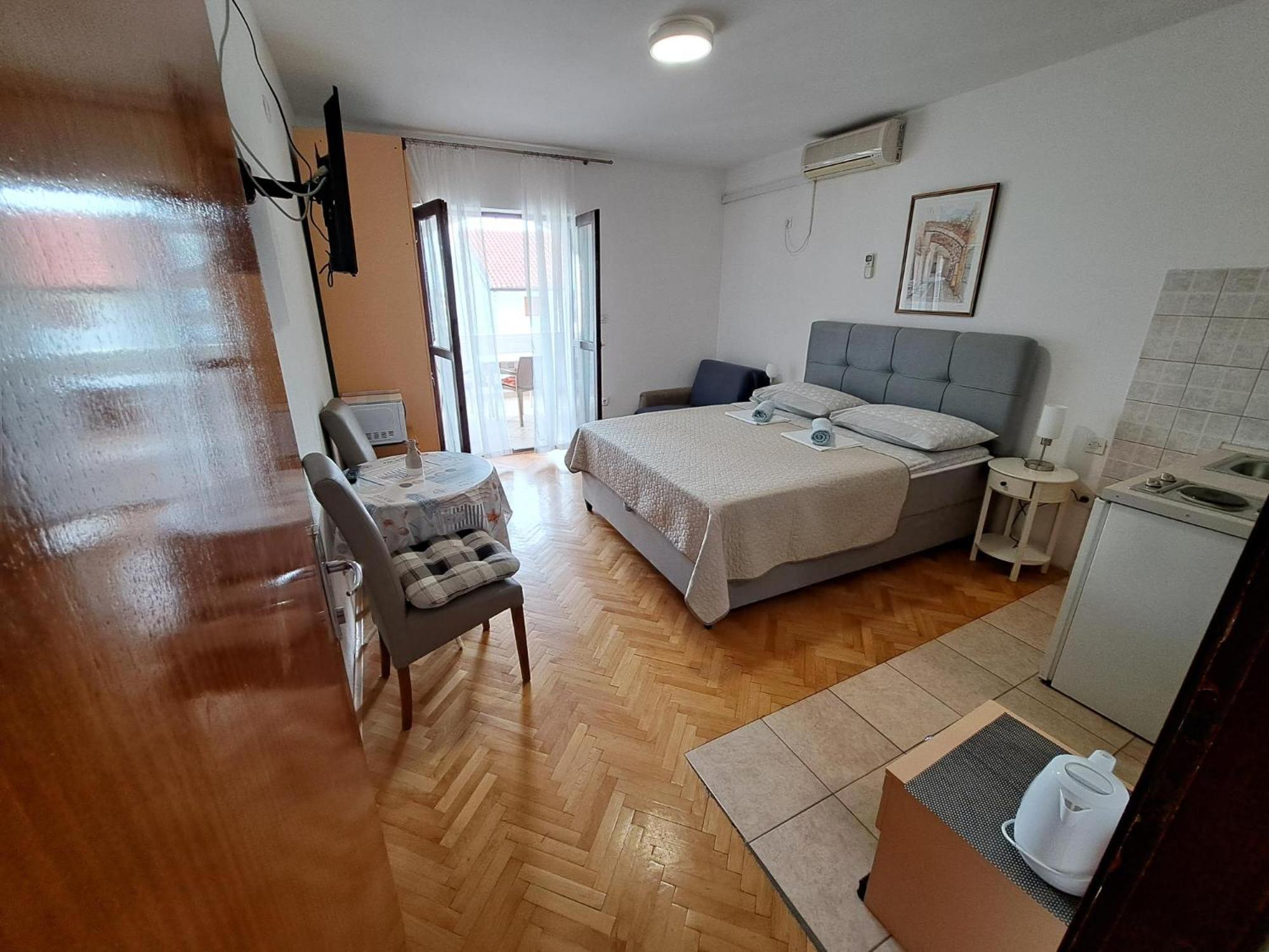 Apartmani R&B Radalj มาคาร์สกา ภายนอก รูปภาพ