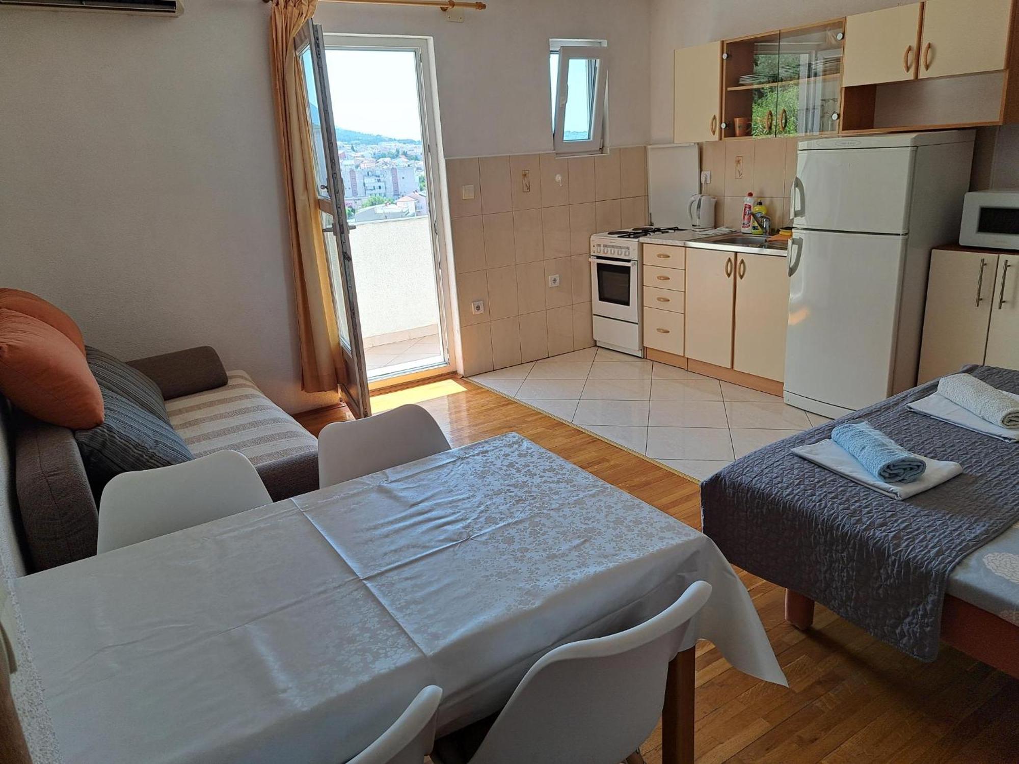 Apartmani R&B Radalj มาคาร์สกา ภายนอก รูปภาพ